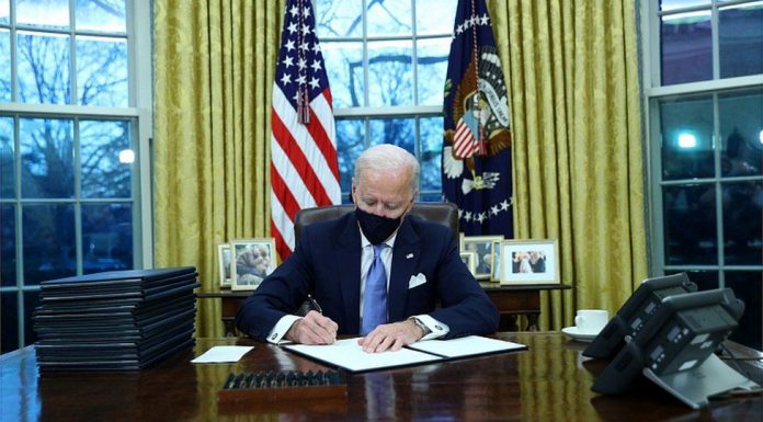 New US President Biden Signs Executive Order to Lift Travel Ban on Muslim Countries