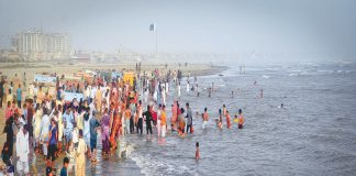 Karachi Administration Bans Bathing and Swimming at Karachi Beaches