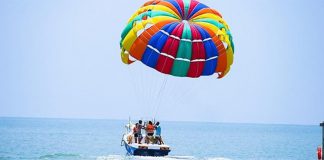 Sindh govt plans jet skiing, parasailing resources at Karachi beaches