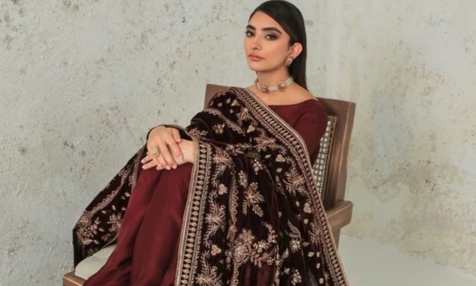 Best Places To Buy Winter Shawls For Women In Pakistan 2022